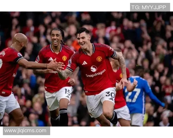 曼联官方确认新援加盟！砸3.5亿签约英超最大牌中场，球迷狂欢庆祝